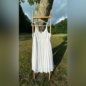 TORRID LENNY DRESS - also fits 4X White Smocked Bodice Flattering Empire Waist